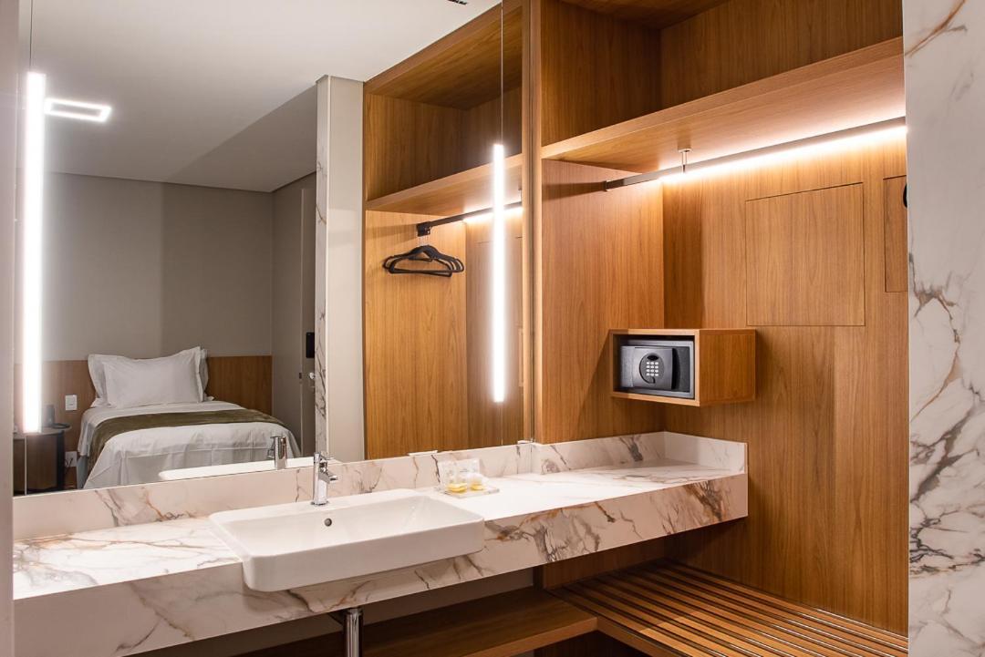 Amazon Aeroporto Hotel Куяба Екстер'єр фото