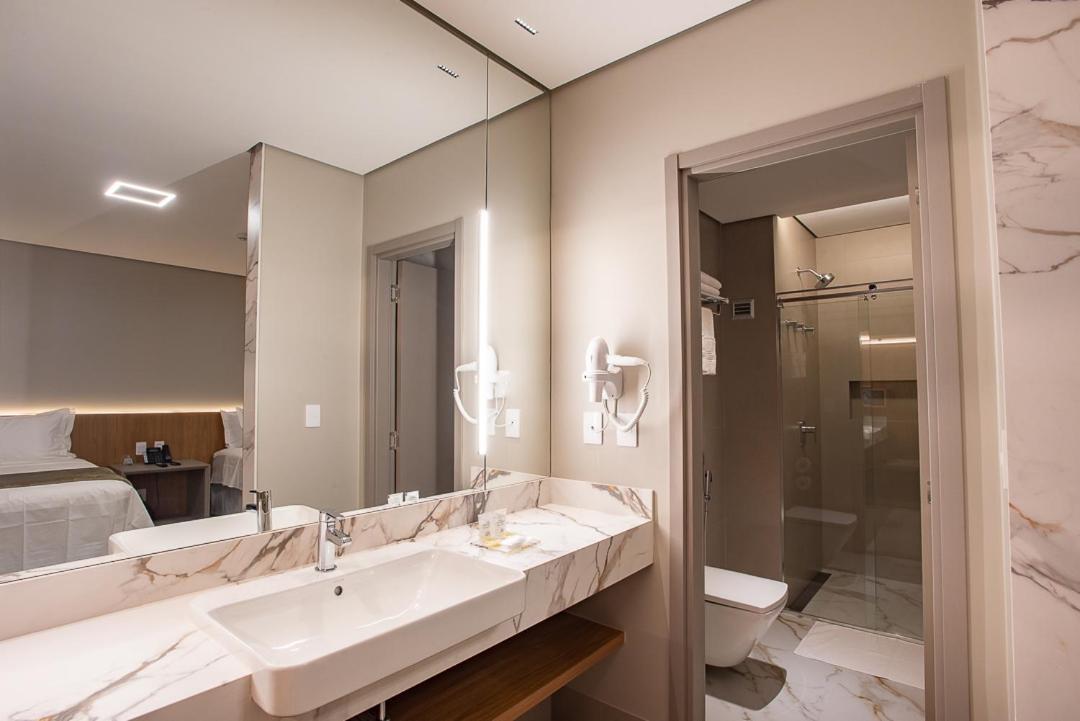 Amazon Aeroporto Hotel Куяба Екстер'єр фото